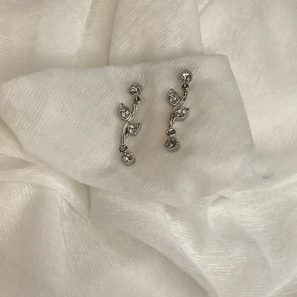👗Pierced Earrings | Silver Tone Drop w/ Crystals - Picture 4 of 6